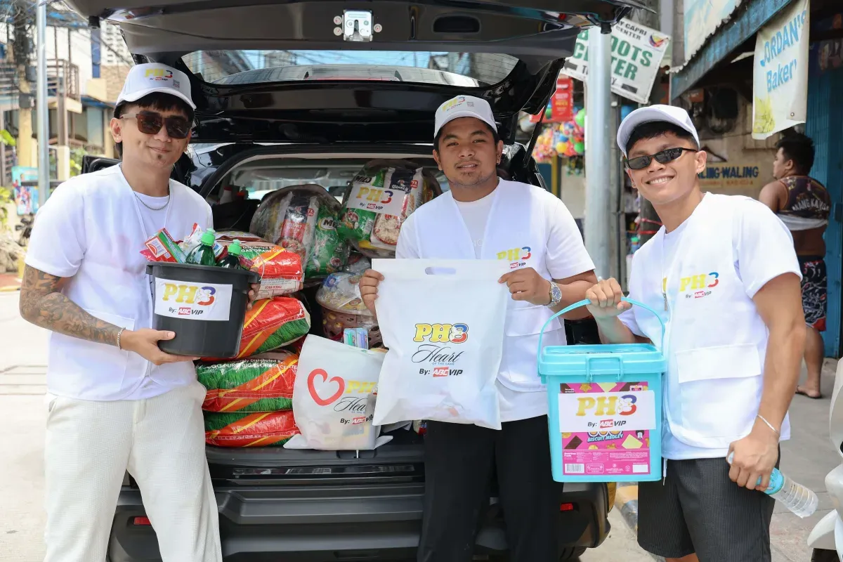 PH8 Helping Hand Community delivering food and care packages